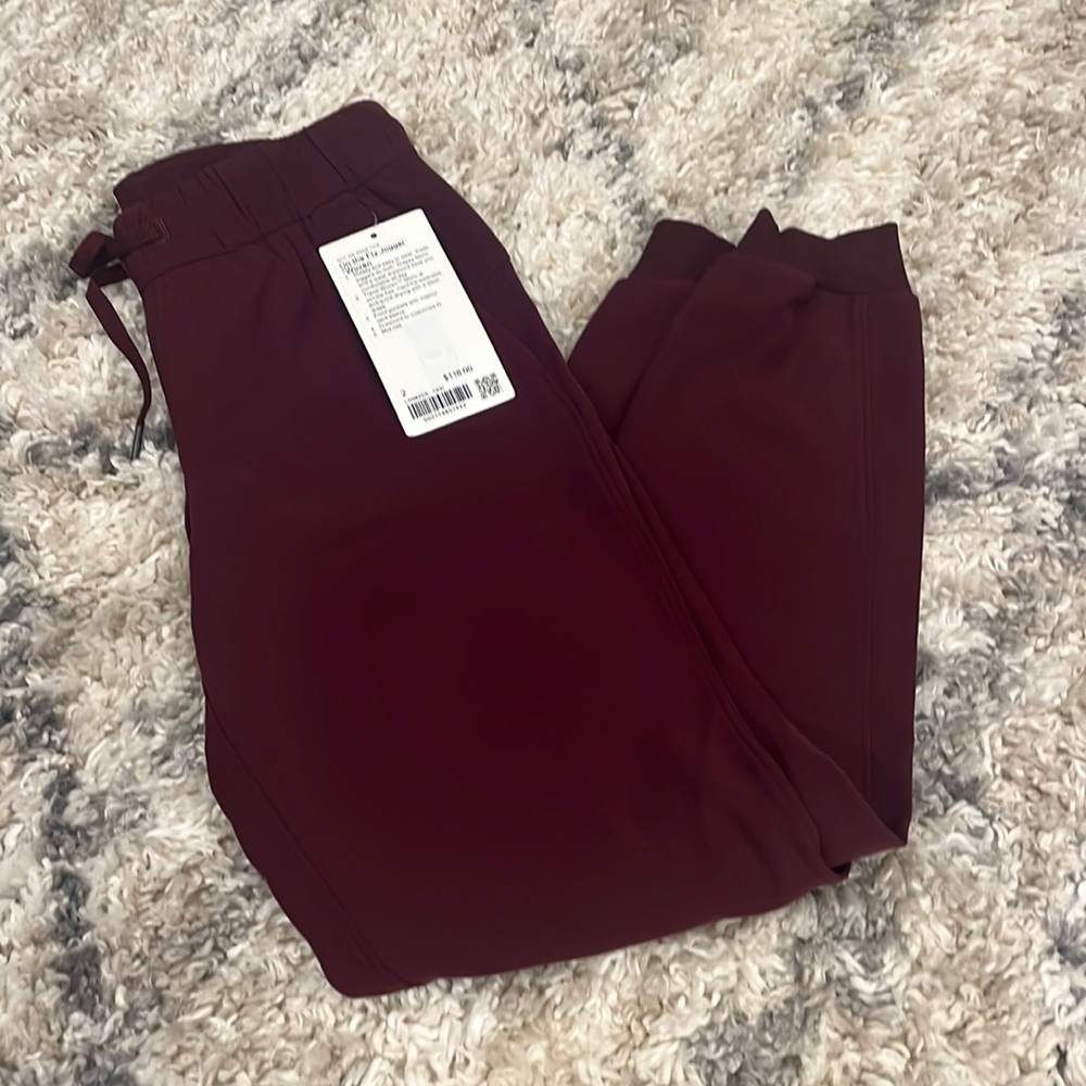 Lululemon On The Fly Jogger